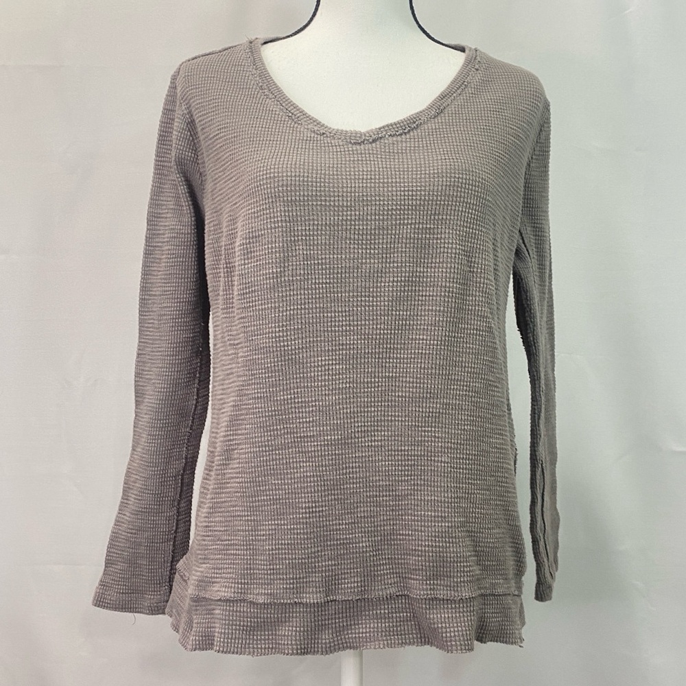 Dylan Taupe Gray Long Sleeve Y2K style Waffle knit v-neck cotton Top Sz Medium